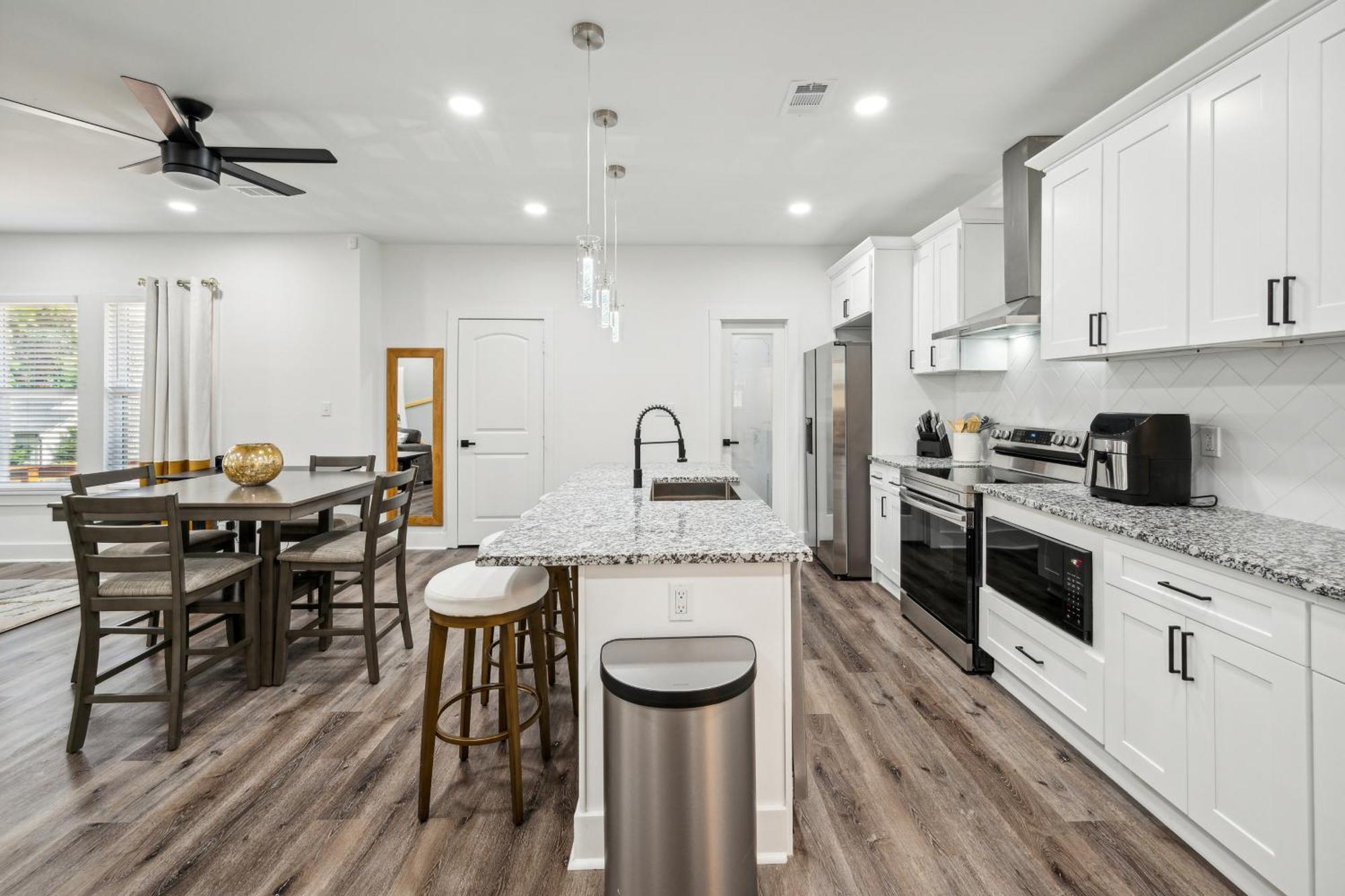 Centrally Located Home In Atlanta-10 Mins From Ga Aquarium, Mercedes Benz Stadium, & Much More Экстерьер фото